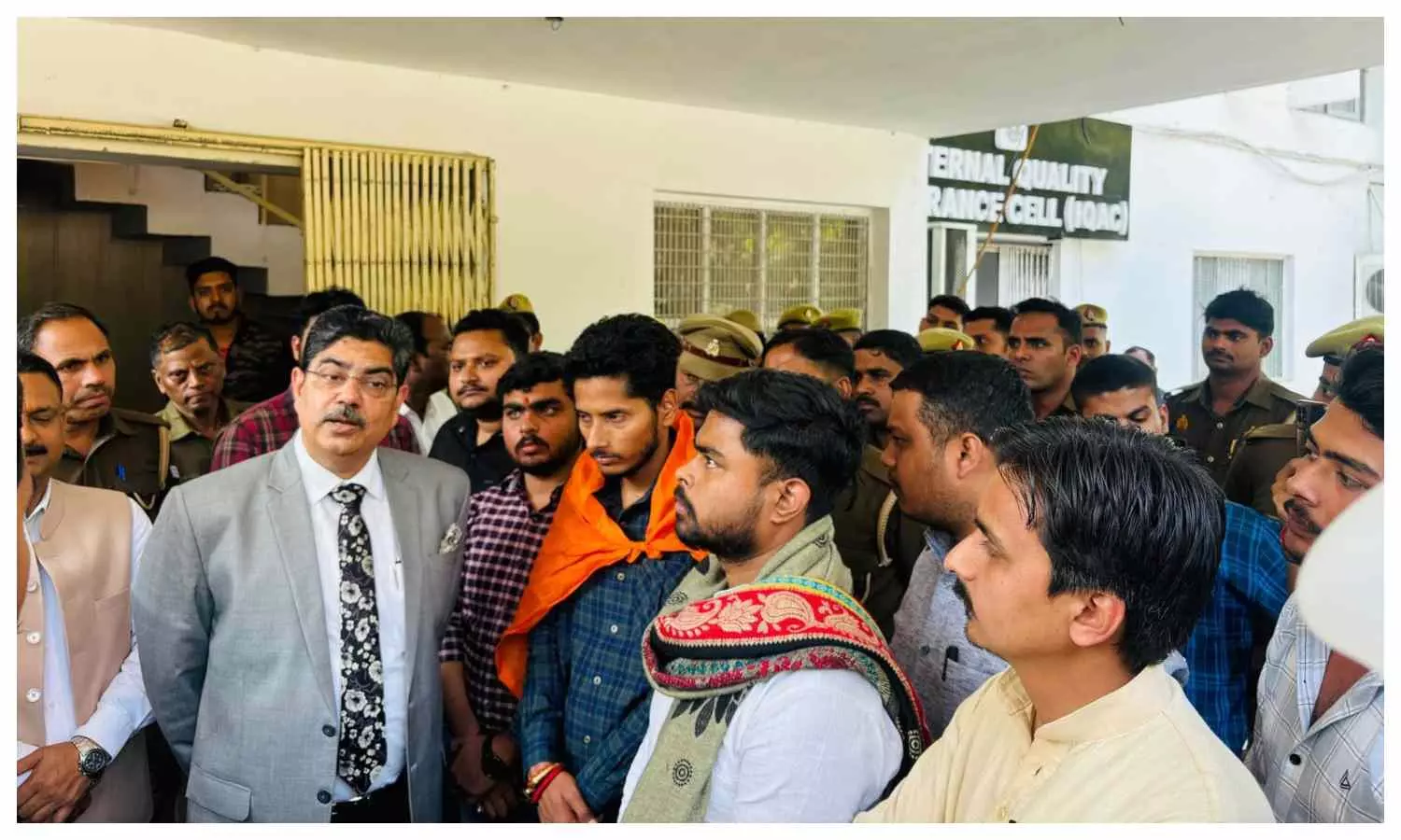 Lucknow News: ABVP ने किया कल्याण भवन का घेराव, छात्रवृत्ति समस्याओं को लेकर मंत्री से मिले छात्र