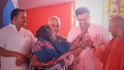 UP: जय श्रीराम के नारे पर पहले दर्ज होता था मुकदमा, अब सरकार राम मंदिर का दर्शन करा रही- CM योगी