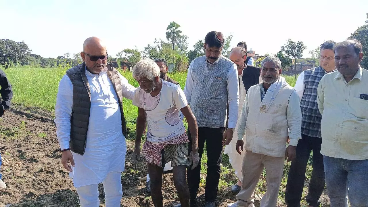Congress State President met the victimized farmers, said - Government should give compensation soon