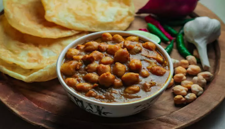 Lucknow Famous Chhole Bhature