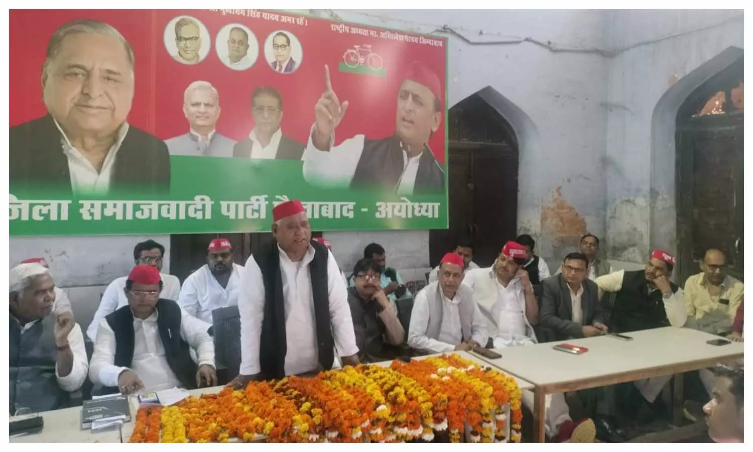 अयोध्या में हुआ पार्टी कार्यकर्ताओं का स्वागत।