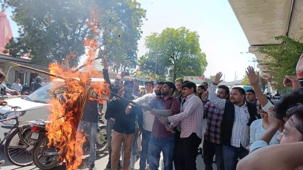 ABVP demonstrated against Sandeshkhali episode, burnt effigy of Mamata government