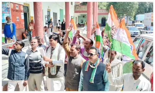 सरकार के विरोध में उतरे अजय राय।
