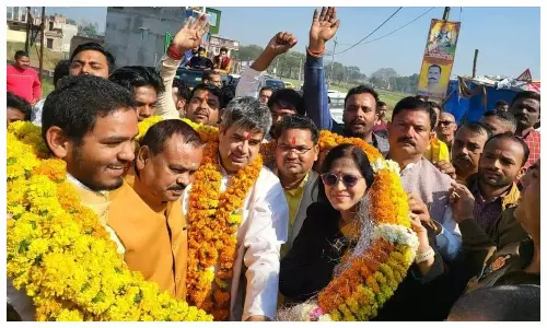 लोकसभा क्षेत्र पहुंचे साकेत मिश्रा।