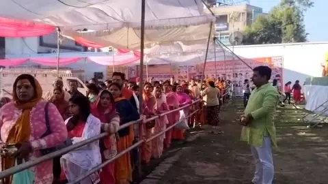 Raebareli News: महाशिवरात्रि पर जिले के सभी शिव मंदिरों में उमड़ा भक्तों का जन सैलाब