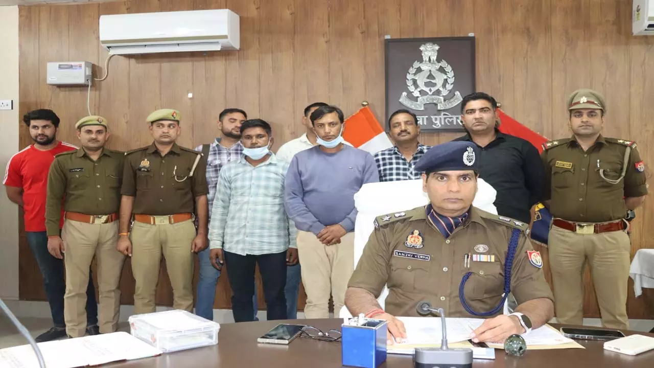 Police arrested two absconding liquor smugglers, liquor worth Rs 1 crore was seized