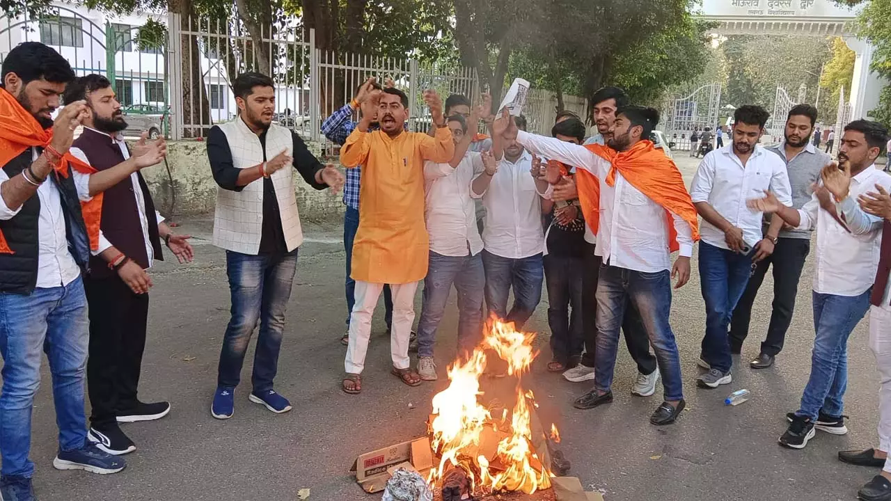 ABVP demonstrated against SFI, burnt effigy in protest