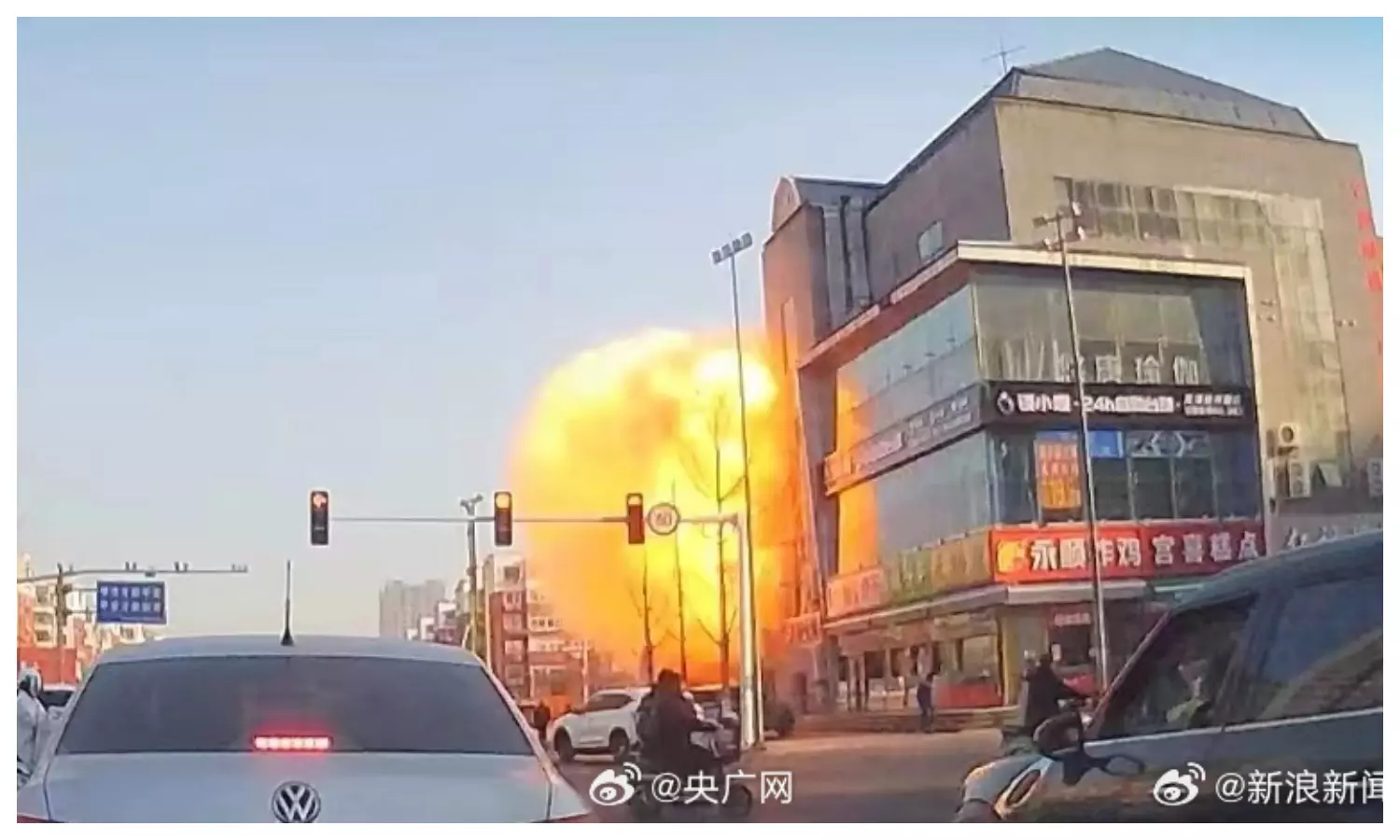 China Blast: चीन के रेस्तरां में जबर्दस्त धमाका, बिल्डिंग की धज्जियां उड़ीं, कई हताहत