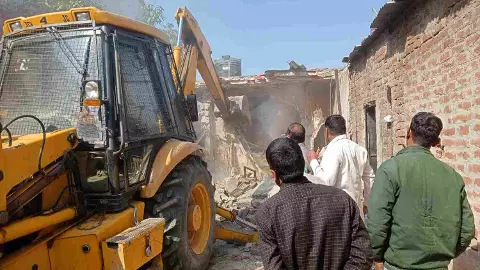 officials despite claims strictness illegal construction continues in Hastinapur Meerut news in hindi
