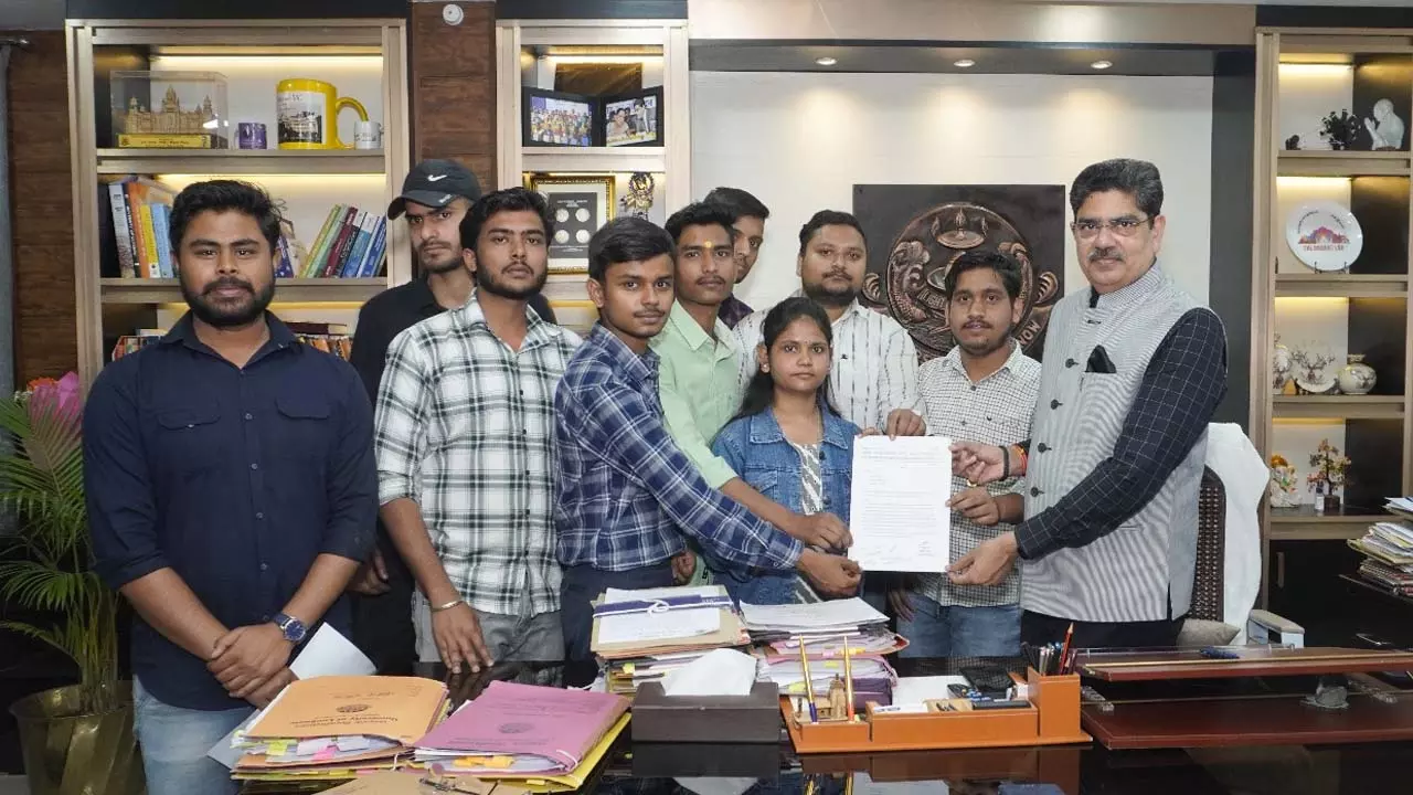 ABVP submits memorandum to Vice Chancellor for investigation against LUAA President