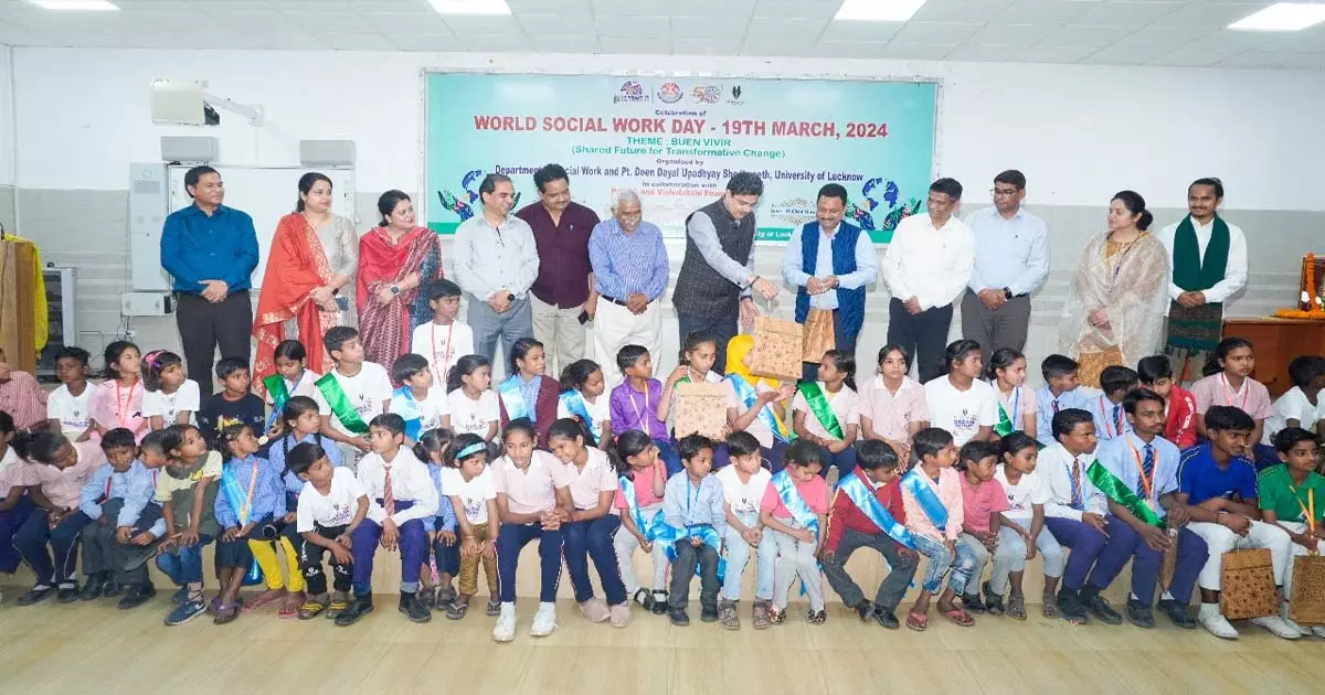 Social Work Day celebrated in Lucknow University Children living in slums were honored as Balguru