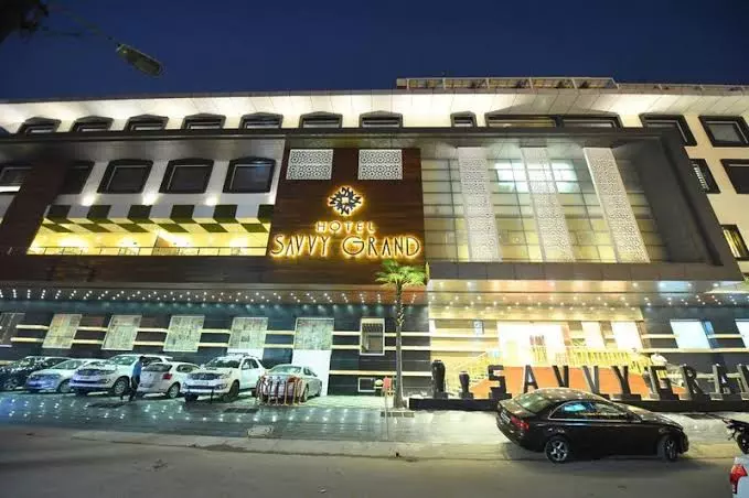 Hotel Savvy Grand in Lucknow