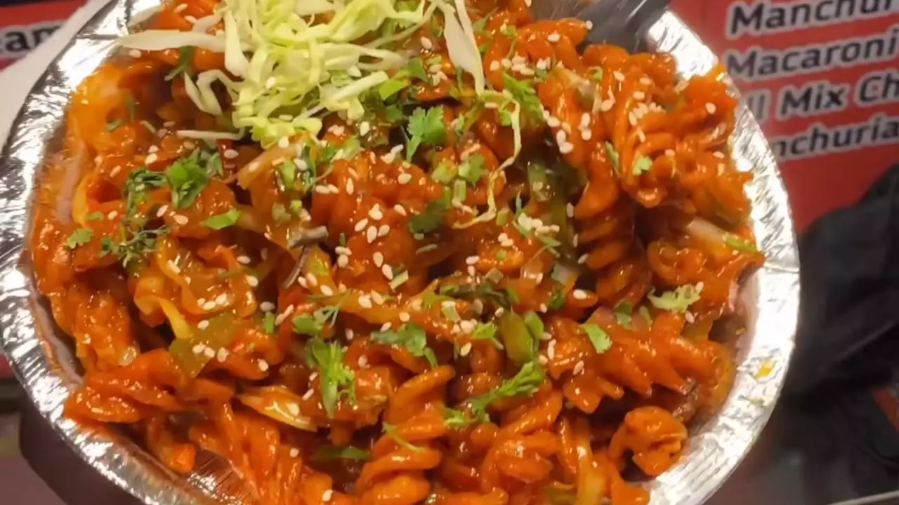 Lucknow Famous Pasta: क्रीमी, सॉसी पास्ता तो बहुत खाया होगा, लेकिन कभी क्रंची पास्ता खाया है?