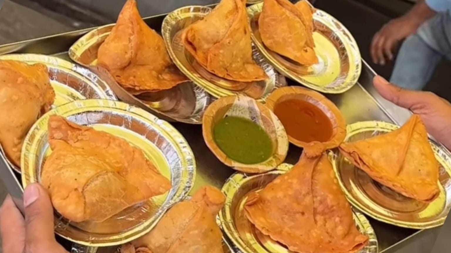 Famous Samosa Shop in Lucknow