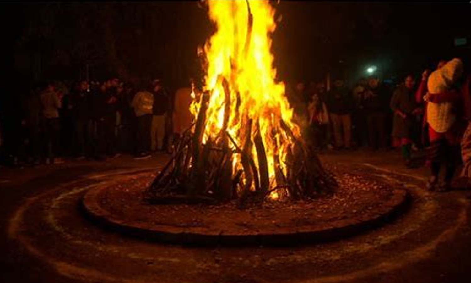 Holika will be burnt at 3630 places in Azamgarh tonight, police alert at sensitive places