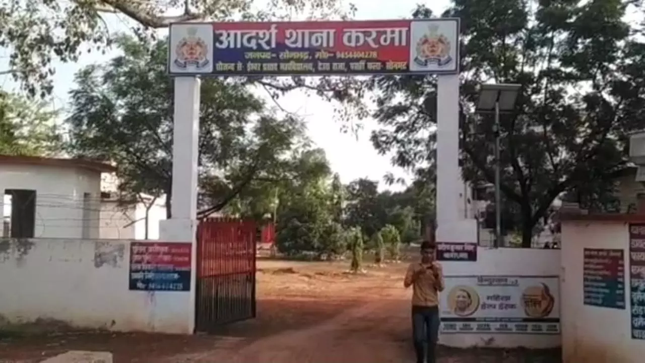 Sonbhadra: NRLM में पकड़ाया 5.91 लाख का घपला, ऑपरेटर ने दूसरे समूहों और अपने खाते में ट्रांसफर करा ली धनराशि, FIR