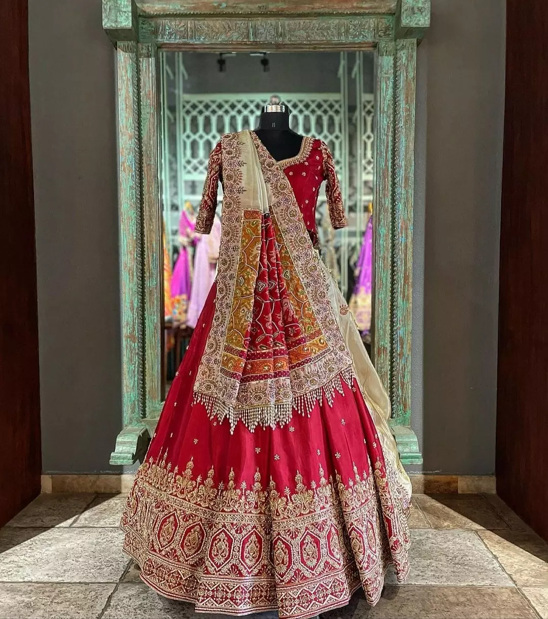 Buy Sobariko Pink Banarasi Brocade Lehenga Set Online | Aza Fashions |  Lehenga designs simple, Fancy dresses long, Brocade lehenga