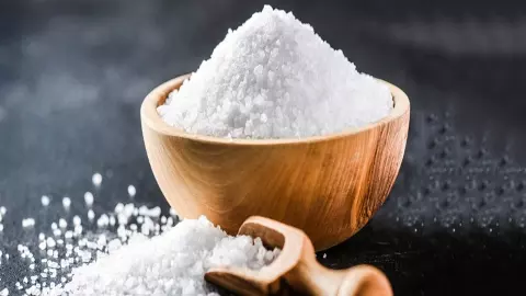 Namak Ke Nuksaan: ज्यादा नमक का सेवन होता है जानलेवा, यहां जानें नुकसान व कितना खाएं? Namak Ke Nuksaan: ज्यादा नमक का सेवन होता है जानलेवा, यहां जानें नुकसान व कितना खाएं?