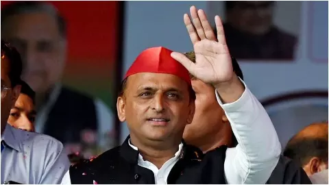 Lok Sabha: बार-बार टिकट बदलकर अखिलेश ने ही बढ़ा दीं सपा की मुश्किलें, रणनीति पर सवाल