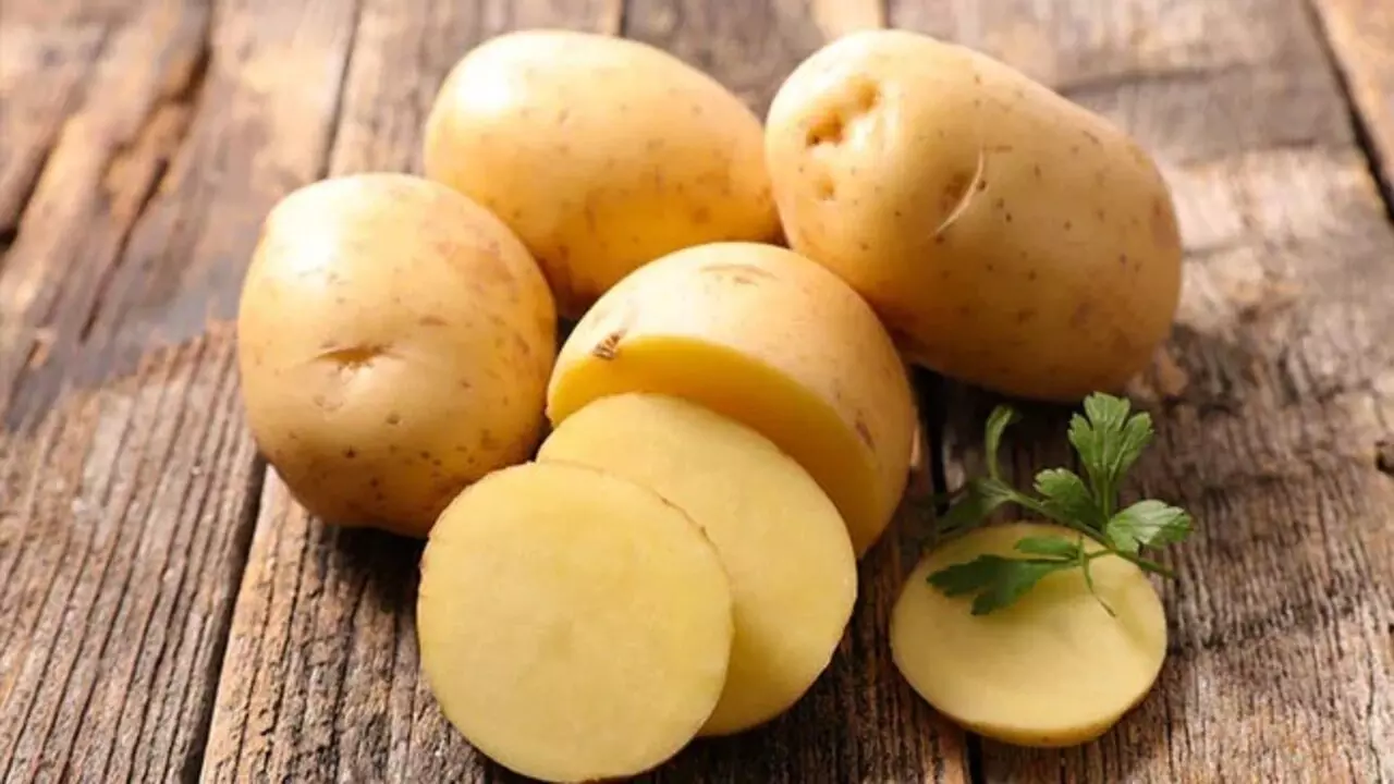 Potato Ke Nuksan: ज्यादा आलू खाते हैं तो हो जाएं सावधान, होते हैं कई नुकसान