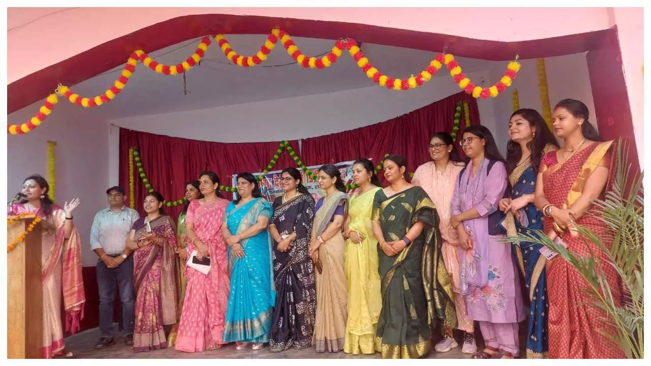 Lucknow News: कृष्णा देवी गर्ल्स कॉलेज में मनाया गया सांस्कृतिक उत्सव, मेधावी छात्राओं को किया पुरस्कृत