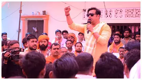 गोरखपुर में रवि किशन।