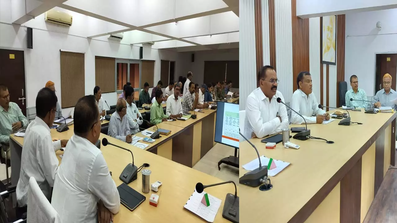 DM held meeting regarding Darpan portal, discussion regarding making land records and purchasing wheat