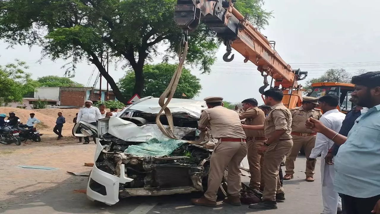 Kanpur Accident: डंफर और कार की आमने सामने भिड़ंत, चालक सहित एक किन्नर की मौत