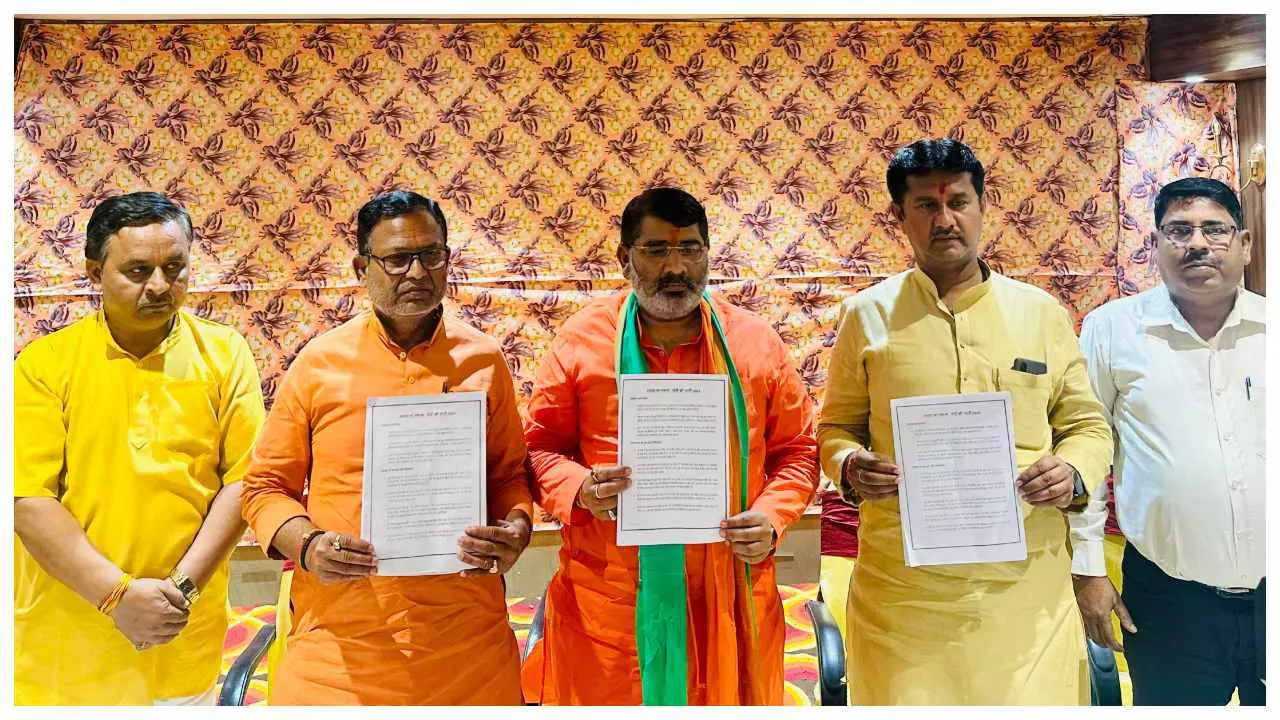 गोरखपुर में भाजपा नेताओं ने संकल्प पत्र पर प्रेस वार्ता की।