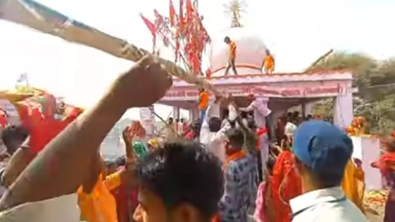 Firozabad News: नवरात्रों में शियर देवी पर उमड़ी भक्तों की भीड़, आल्हा, ऊदल, मालिखान से जुड़ा है इतिहास