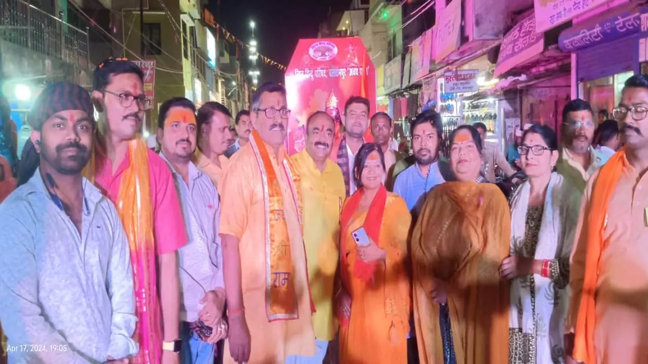 Balrampur News: विश्व हिन्दू परिषद ने श्री राम जन्मोत्सव पर निकाली भव्य शोभायात्रा
