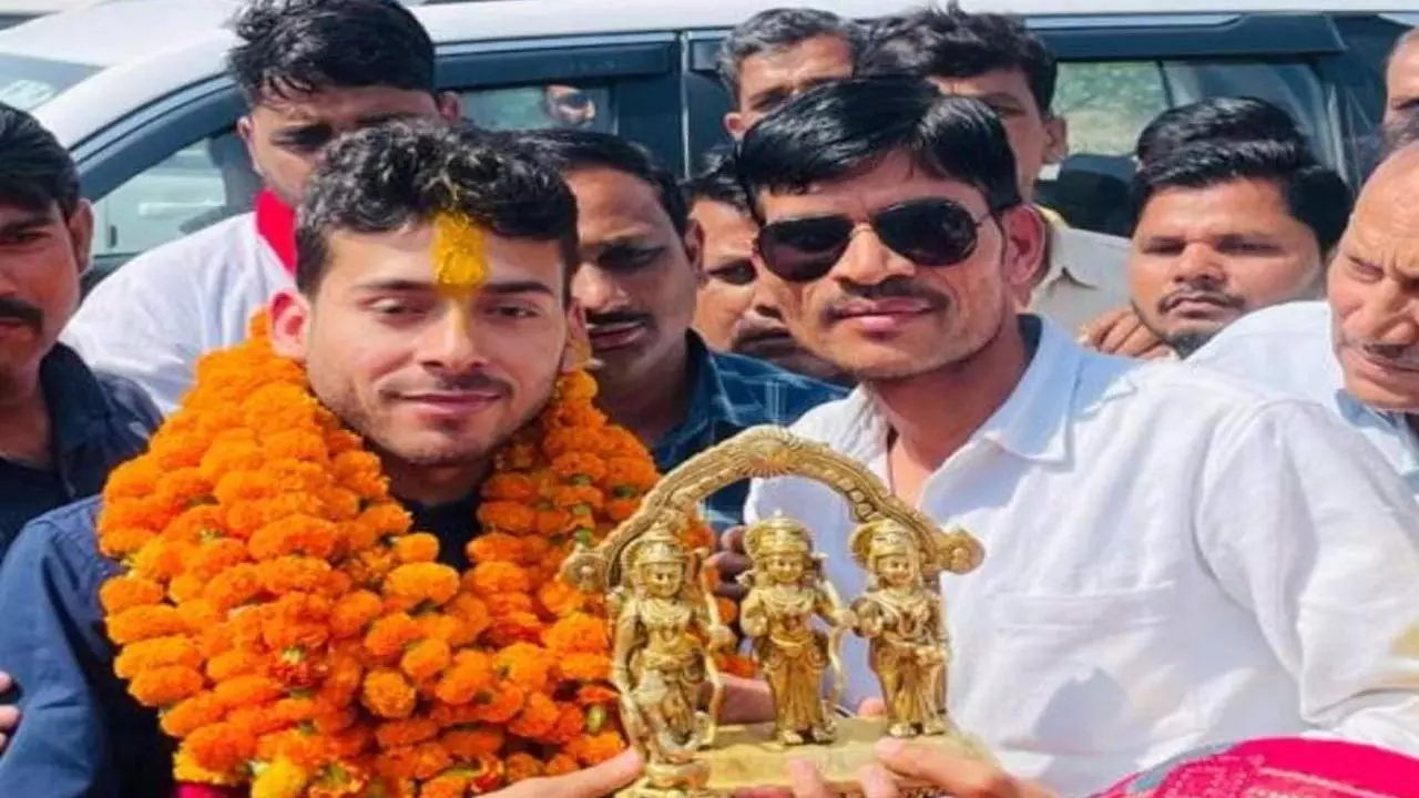 Arpit Yadav, who secured 136th rank in UPSC, got a grand welcome in Chitrakoot