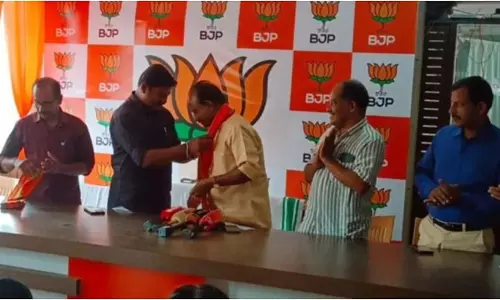 Loksabha Election: वायनाड में राहुल गांधी को बड़ा झटका, वोटिंग से पहले कांग्रेस नेता ने छोड़ा साथ, BJP का दामन थामा