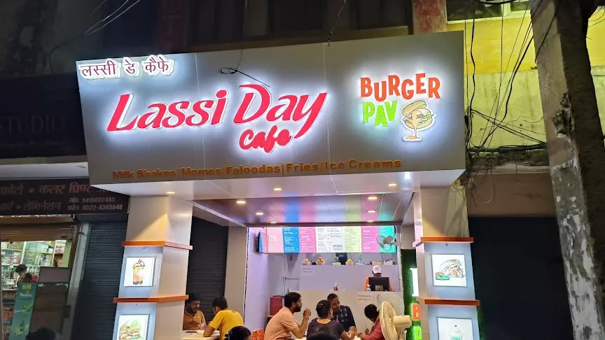 Lucknow Famous Cafe