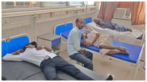 Ambedkar Nagar: रसमलाई खाने से बिगड़ी 50 से अधिक बारातियों की तबीयत, उल्टी-दस्त के बाद अस्पताल में भर्ती Ambedkar Nagar: रसमलाई खाने से बिगड़ी 50 से अधिक बारातियों की तबीयत, उल्टी-दस्त के बाद अस्पताल में भर्ती