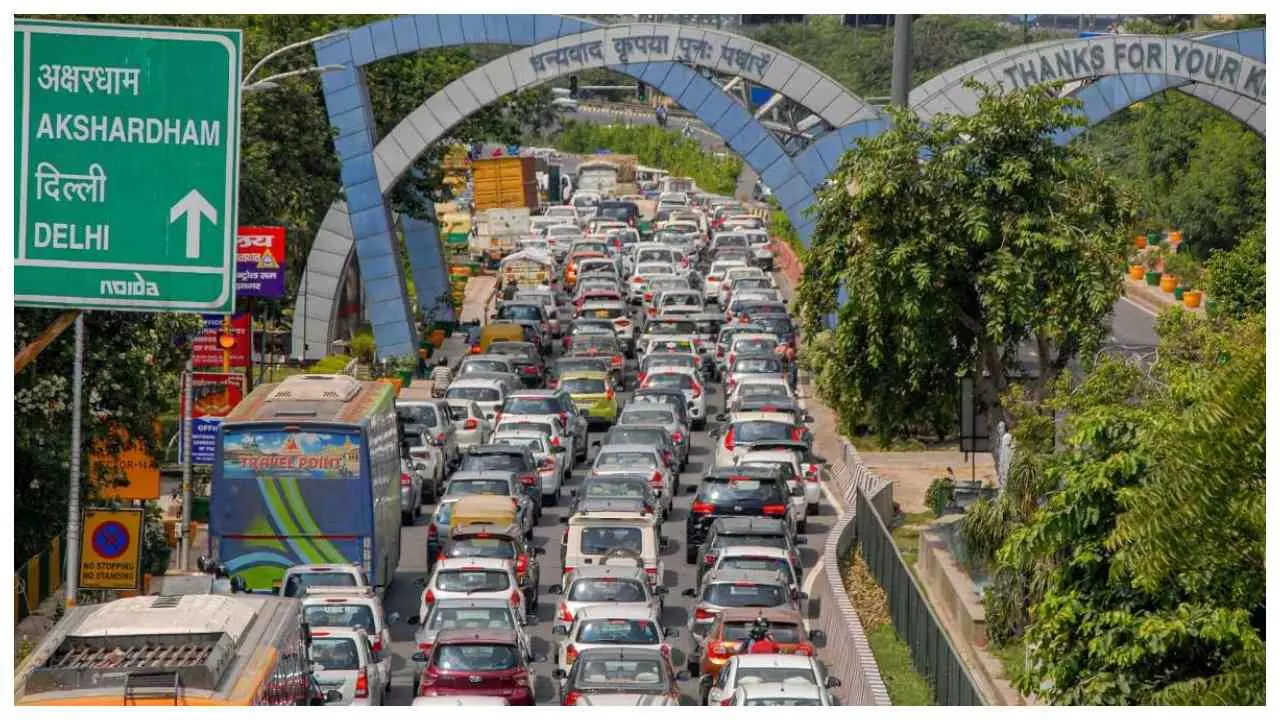 Noida Traffic Advisory: नोएडा जाने से पहले देख लें कहां बंद रहेंगी सड़कें, देखें ट्रैफिक एडवाइजरी