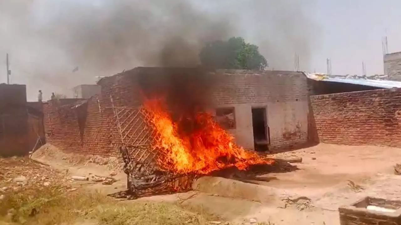 Dispute between two parties, half a dozen injured, huts set on fire
