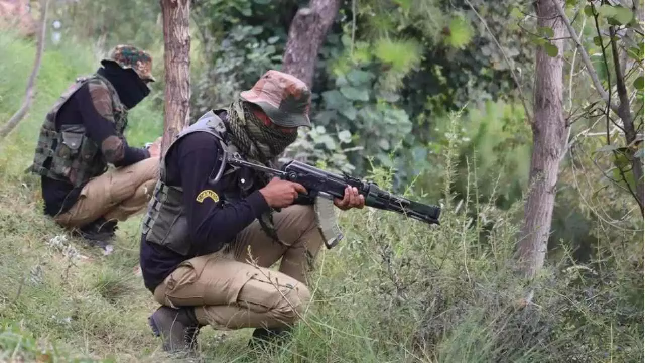 Jammu & Kashmir : सोपोर में सुरक्षाबलों और आतंकियों के बीच मुठभेड़, एक आंतकी ढेर