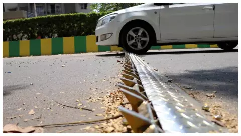 Lucknow News: गलत दिशा में चलने वाले हो जाएं सावधान, इन जगहों पर लगे टायर क्रशर्स Lucknow News: गलत दिशा में चलने वाले हो जाएं सावधान, इन जगहों पर लगे टायर क्रशर्स