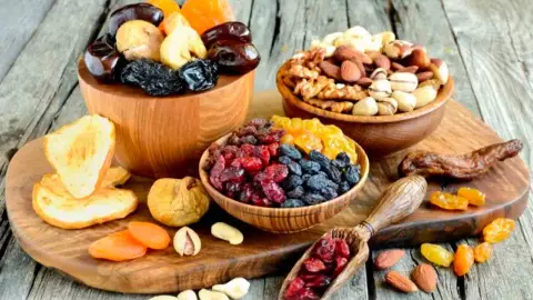 Dry fruits Benefits: शरीर के लिए अमृत के समान है खाली पेट इन ड्राई फ्रूट्स का सेवन