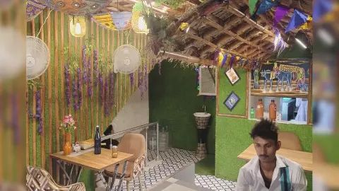 Noida Famous Restaurant: नोएडा के इस रेस्टोरेंट में लें बिहार और बनारस के खाने का आनंद