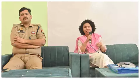 बांदा जिला निर्वाचन अधिकारी दुर्गा शक्ति नागपाल। बांदा जिला निर्वाचन अधिकारी दुर्गा शक्ति नागपाल।
