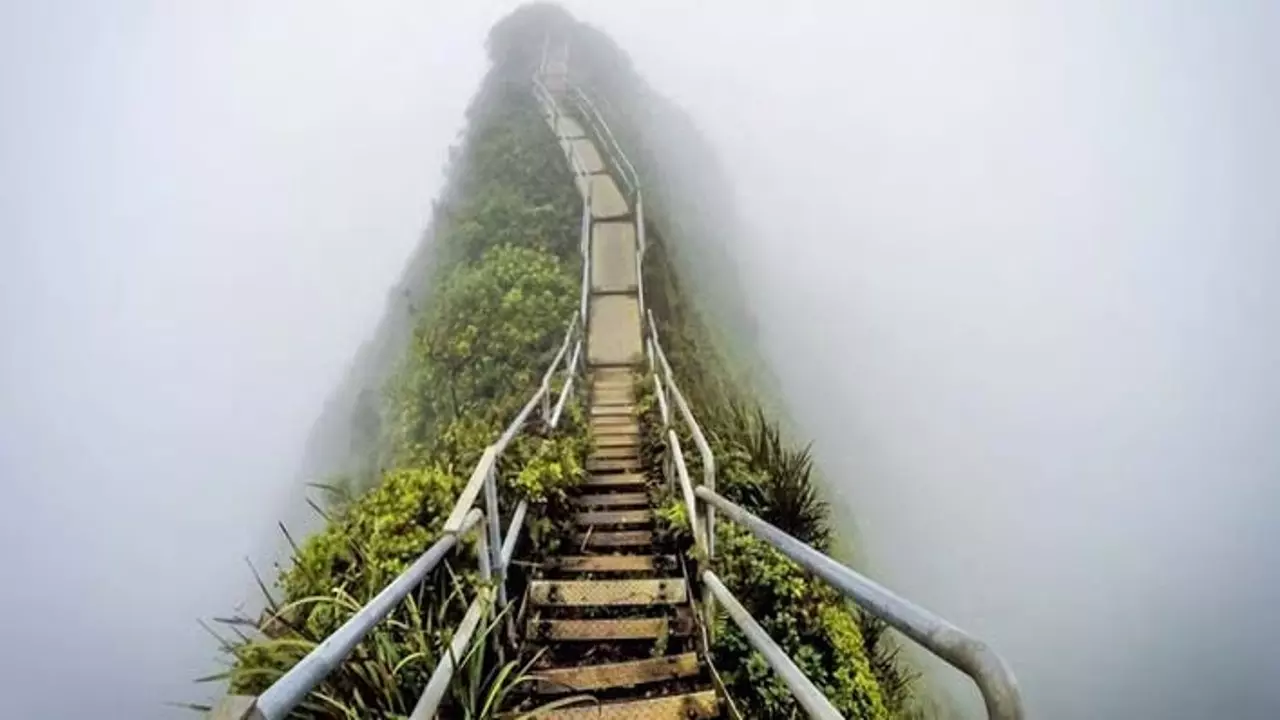 Famous Tourist Place: रावण ने बनाई थी स्वर्ग तक जाने के लिए 4 सीढियां, जानें कहां है ये जगह