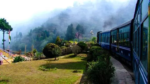 Famous Tourist Places: नानी दादी के घर नहीं इस बार शानदार ट्रिप के साथ बिताएं गर्मी की छुट्टियां Famous Tourist Places: नानी दादी के घर नहीं इस बार शानदार ट्रिप के साथ बिताएं गर्मी की छुट्टियां