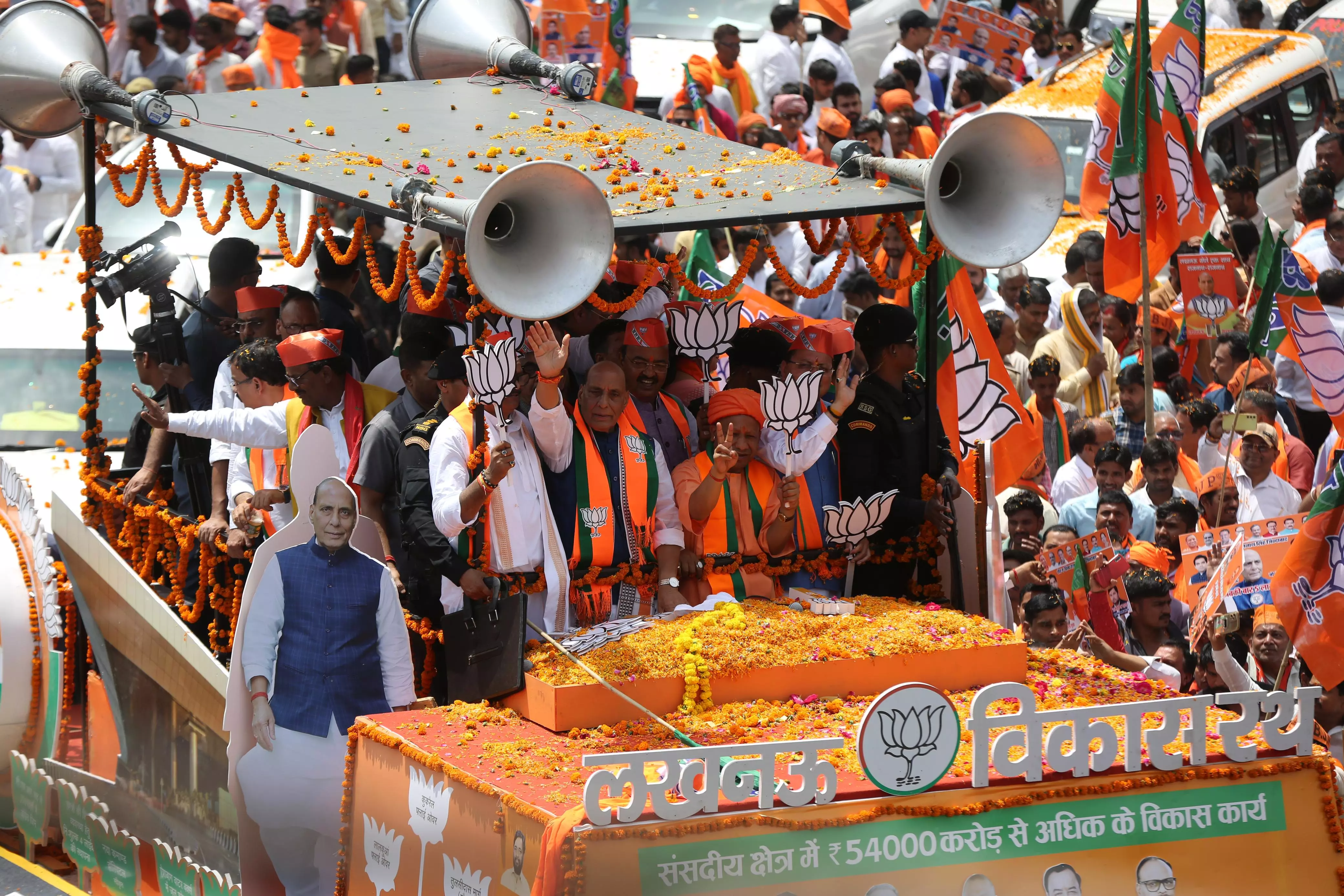 Lucknow News : CM योगी -धामी समेत कई नेताओं की मौजूदगी में राजनाथ सिंह ने किया नामांकन... 6 1716802 whatsappimage2024 04 29at114357am