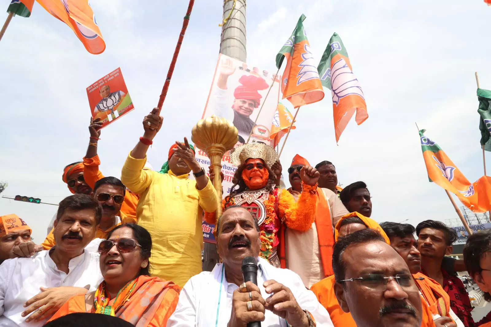 Lucknow News : CM योगी -धामी समेत कई नेताओं की मौजूदगी में राजनाथ सिंह ने किया नामांकन... 2 1716874 whatsappimage2024 04 29at120539pm