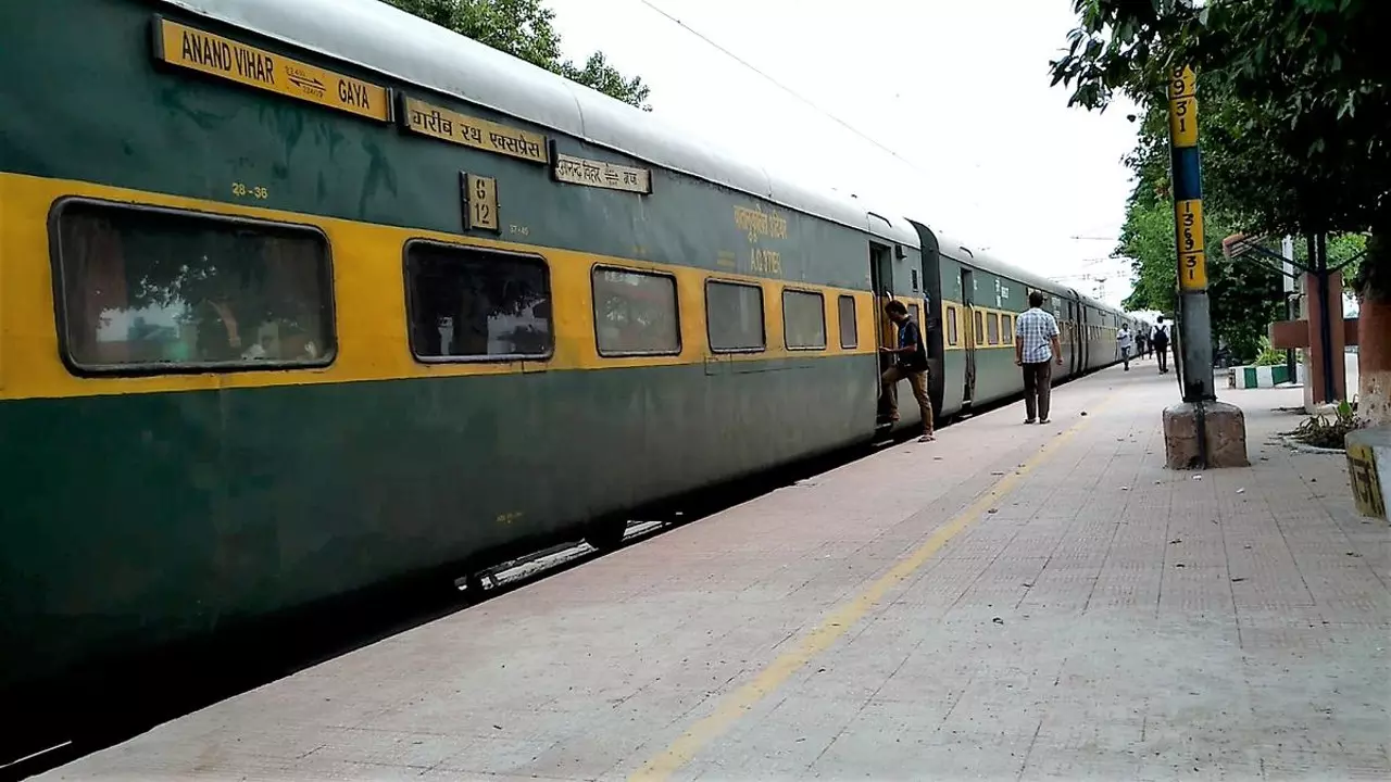 Gaya-Anand Vihar Train