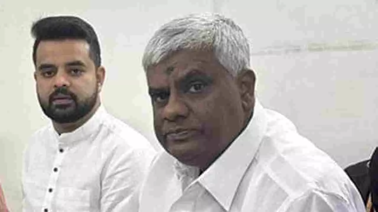 HD Revanna and son MP Prajwal Revanna
