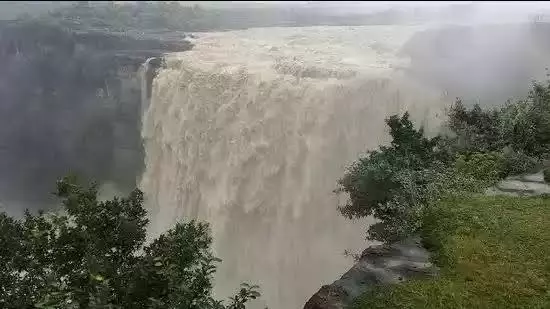 Madhya Pradesh Famous waterfall