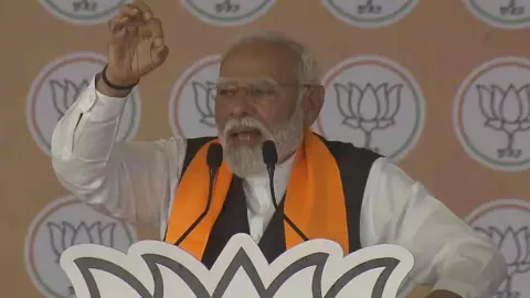 Election 2024 : पीएम मोदी का कांग्रेस पर प्रहार, बोले - जब तक जिंदा हूं, धर्म के आधार पर आरक्षण का खेल नहीं खेलने दूंगा